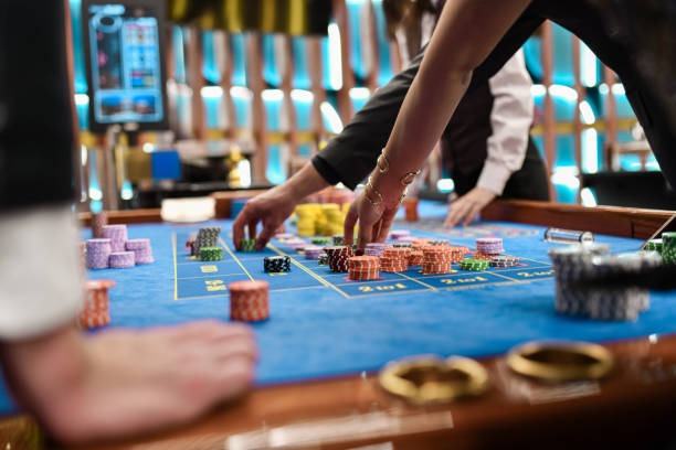 jwtogel app interface showing Teen Patti table with betting options and dealer video